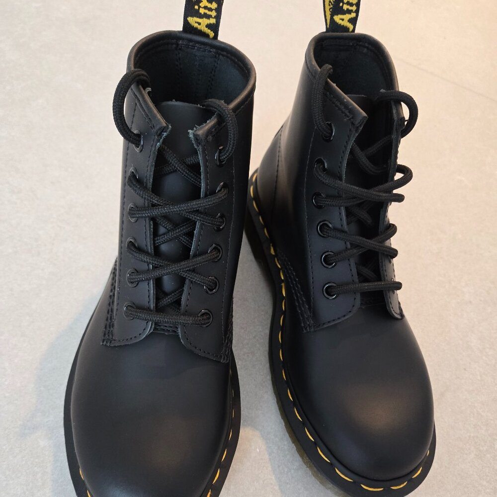 Dr. Martens 101 Yellow Stitch Smooth Leather Ankle Boots W5 / M4
